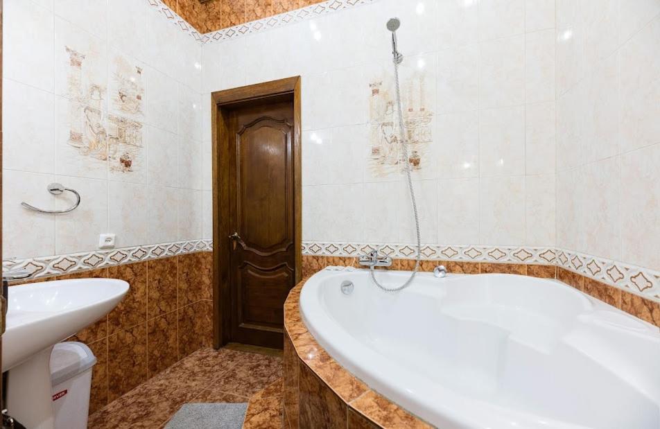 Apartment Arena City 911 Kiev Esterno foto